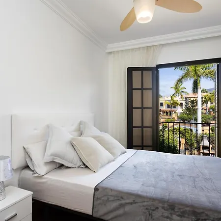 Exclusive Townhouse In Plaza Del Duque Close To The