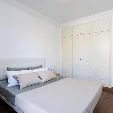 Exclusive Townhouse In Plaza Del Duque Close To The Nyaraló *
