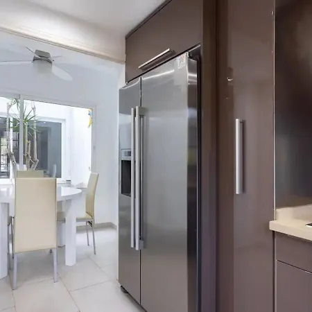 Exclusive Townhouse In Plaza Del Duque Close To The 別荘 アデヘ