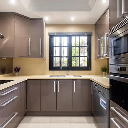 Classbnb - Luxury Townhouse 300m From Playa Del Duque Holiday home *