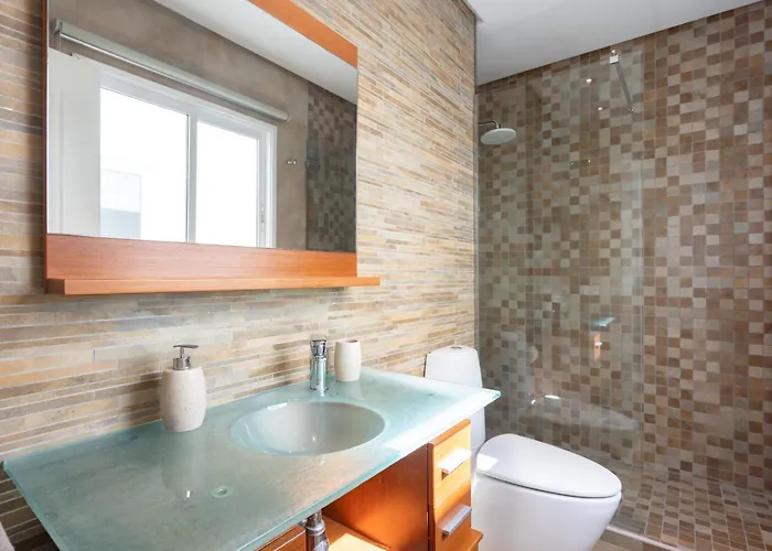 Exclusive Townhouse In Plaza Del Duque Close To The Feriehus