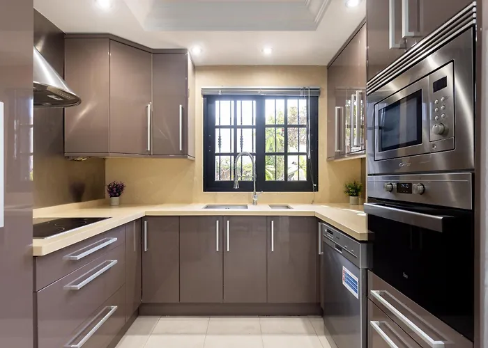 Exclusive Townhouse In Plaza Del Duque Close To The Tatil Evi *